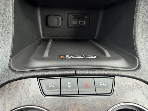 Used 2023 GMC Acadia Denali w/ Denali Ultimate Package AWD/4WD image 42