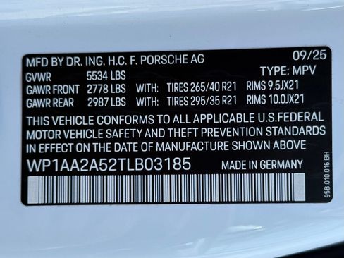 Used 2026 Porsche Macan AWD/4WD image 36