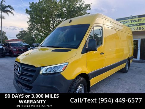 Used 2021 Mercedes-Benz Sprinter 2500 image 1