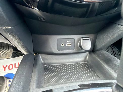 Used 2020 Nissan Rogue SV AWD/4WD image 39