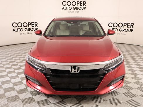 Used 2018 Honda Accord Touring image 10