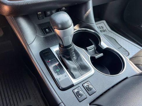 Used 2018 Toyota Highlander XLE AWD/4WD image 14