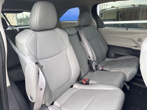Used 2023 Toyota Sienna XLE image 12