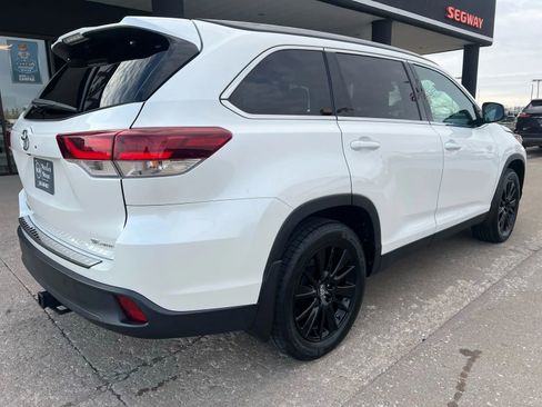 Used 2019 Toyota Highlander SE image 9