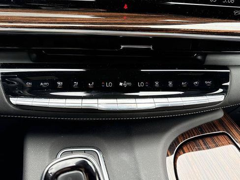 Used 2021 Cadillac Escalade Luxury AWD/4WD image 45