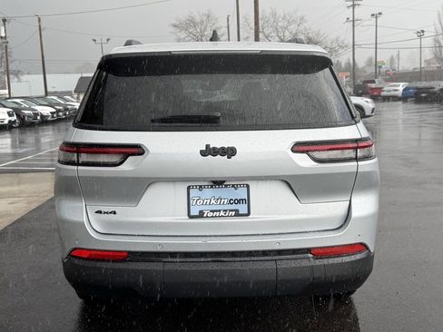 Used 2024 Jeep Grand Cherokee L Laredo image 6