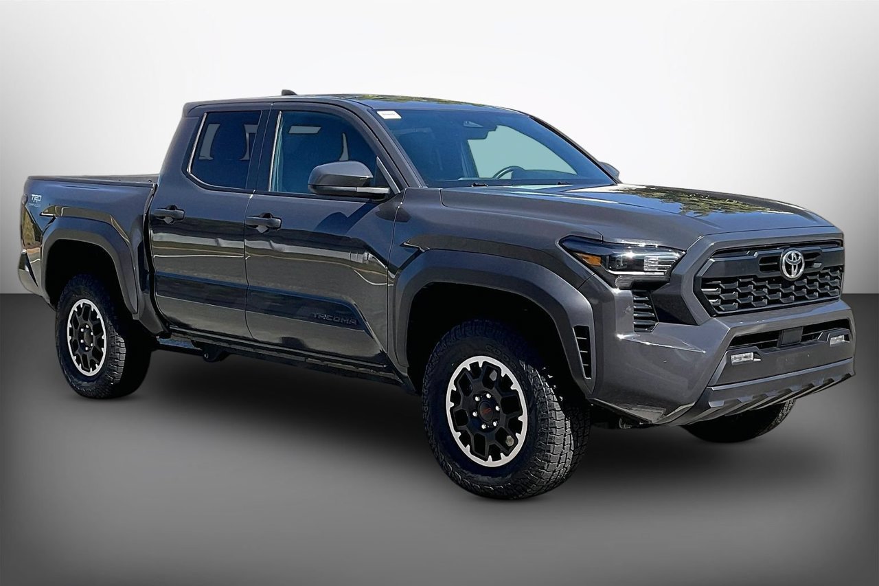 Used 2025 Toyota Tacoma TRD Off-Road AWD/4WD image 1
