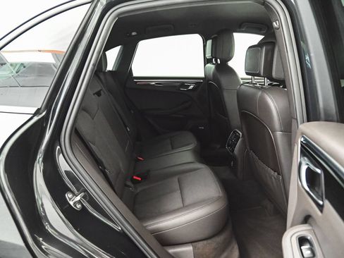 Used 2022 Porsche Macan AWD/4WD image 35