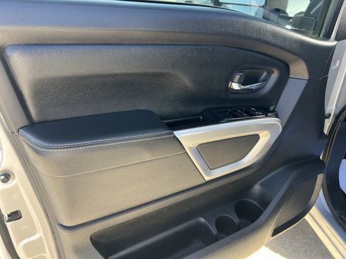 Used 2019 Nissan Titan PRO-4X AWD/4WD image 17