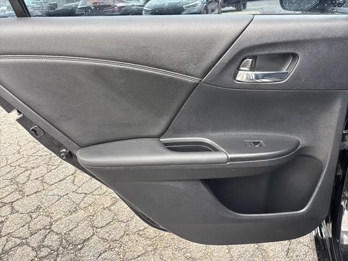 Used 2017 Honda Accord Sport image 17