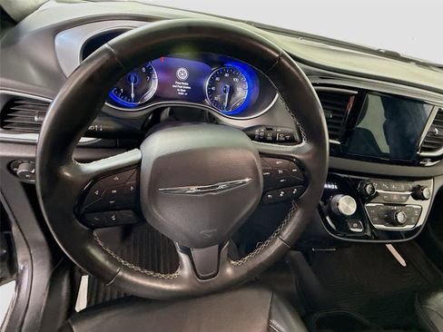 Used 2020 Chrysler Pacifica Touring-L Plus w/ Advanced Safetytec Group FWD image 5