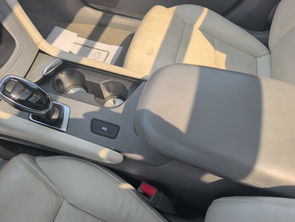 Used 2018 Cadillac XT5 Luxury w/ Driver Awareness Package FWD image 17