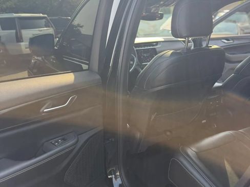 Used 2023 Jeep Grand Cherokee Altitude AWD/4WD image 18