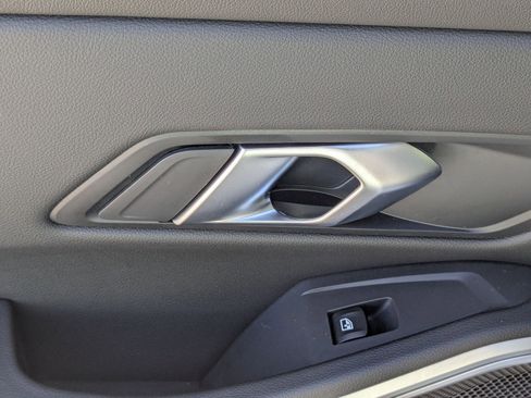 Used 2025 BMW 330i Sedan w/ Convenience Package image 28