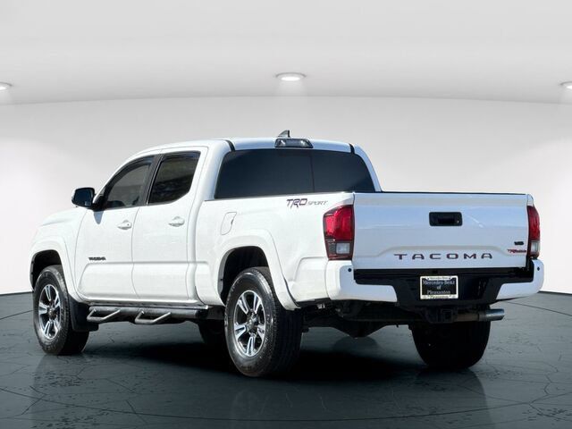 Used 2019 Toyota Tacoma TRD Sport w/ TRD Premium Sport Package RWD image 4