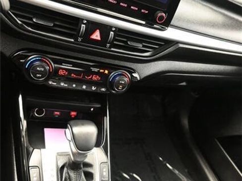 Used 2022 Kia Forte GT-Line w/ GT-Line Premium Package image 28