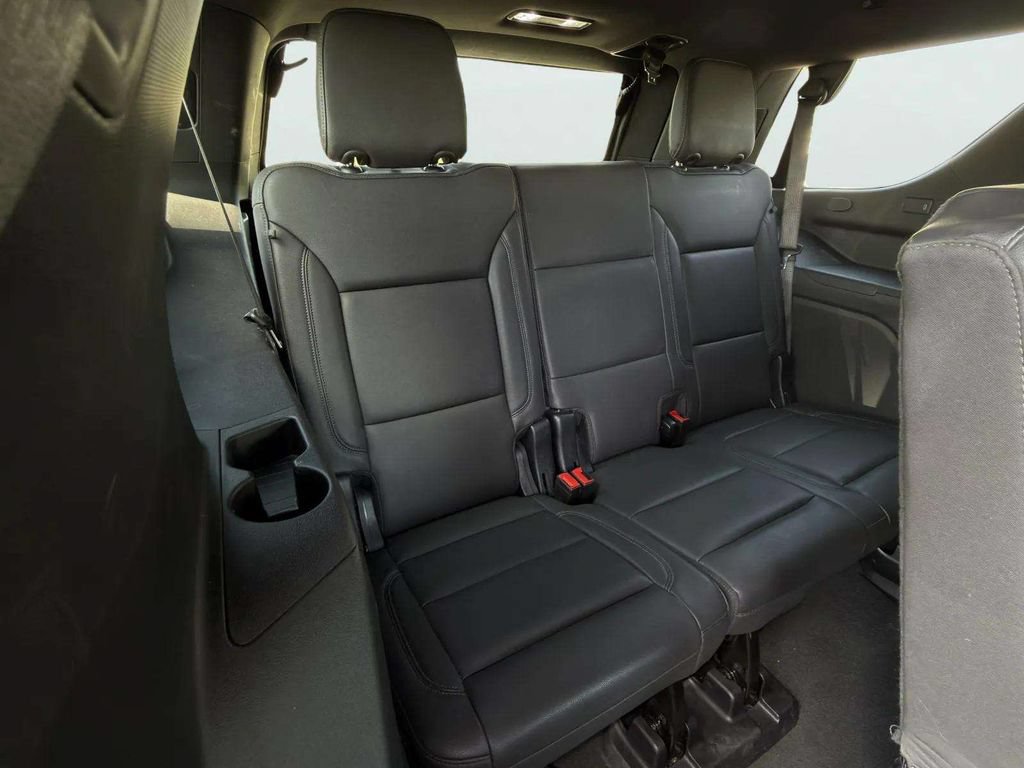 Used 2025 Chevrolet Tahoe LT AWD/4WD image 13