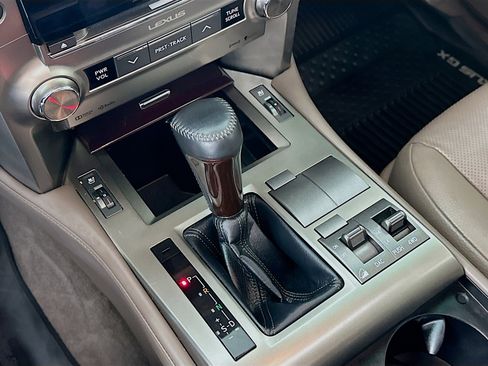 Used 2018 Lexus GX 460 image 25