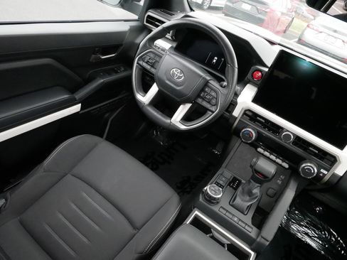 Used 2024 Toyota Tacoma TRD Off-Road image 10