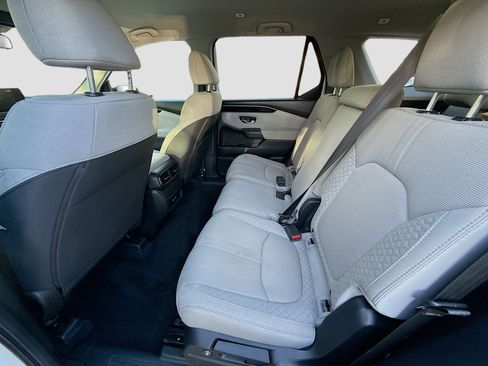 Used 2023 Honda Pilot LX image 23