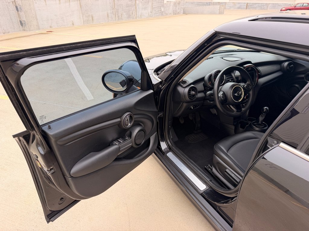 Used 2017 MINI Cooper 4-Door Hardtop FWD image 8