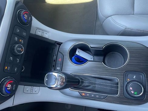 Used 2018 GMC Acadia SLT image 28