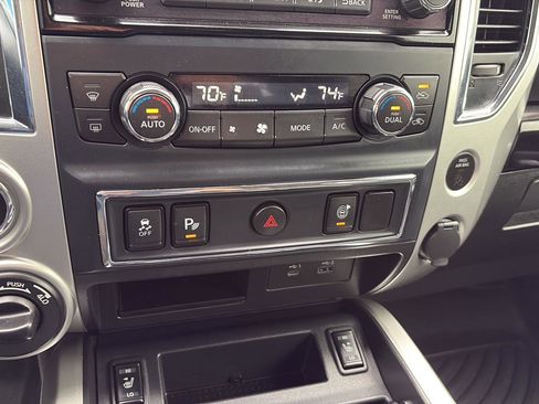 Used 2020 Nissan Titan SV w/ SV Convenience Package image 21