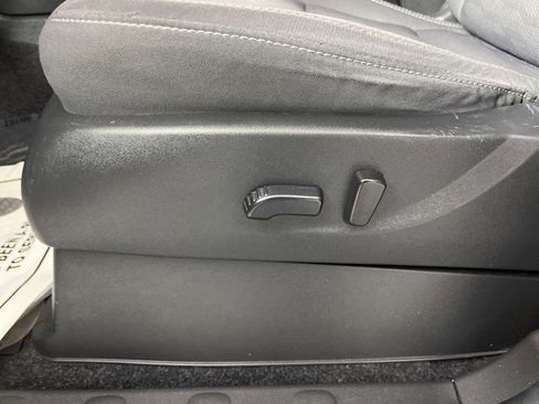 Used 2024 Nissan Frontier SV image 27