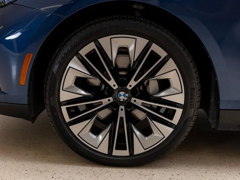 Used 2024 BMW 530i xDrive w/ Premium Package image 50