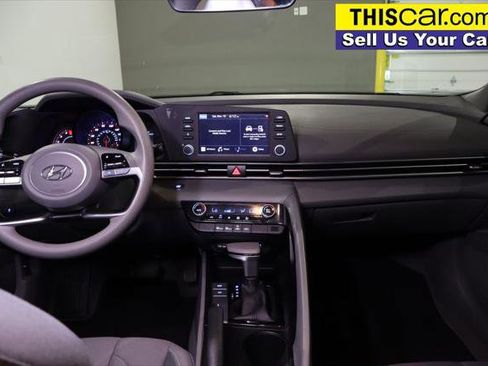 Used 2022 Hyundai Elantra SEL image 18