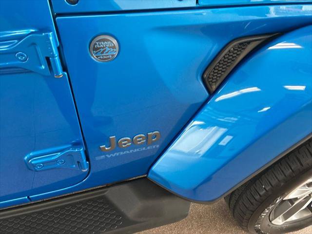 Certified 2024 Jeep Wrangler Unlimited w/ Convenience Group AWD/4WD image 42