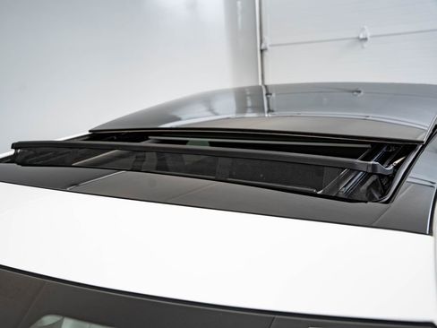 Used 2025 Land Rover Range Rover Evoque Dynamic SE AWD/4WD image 14