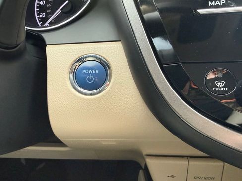 Certified 2020 Toyota Camry LE image 20