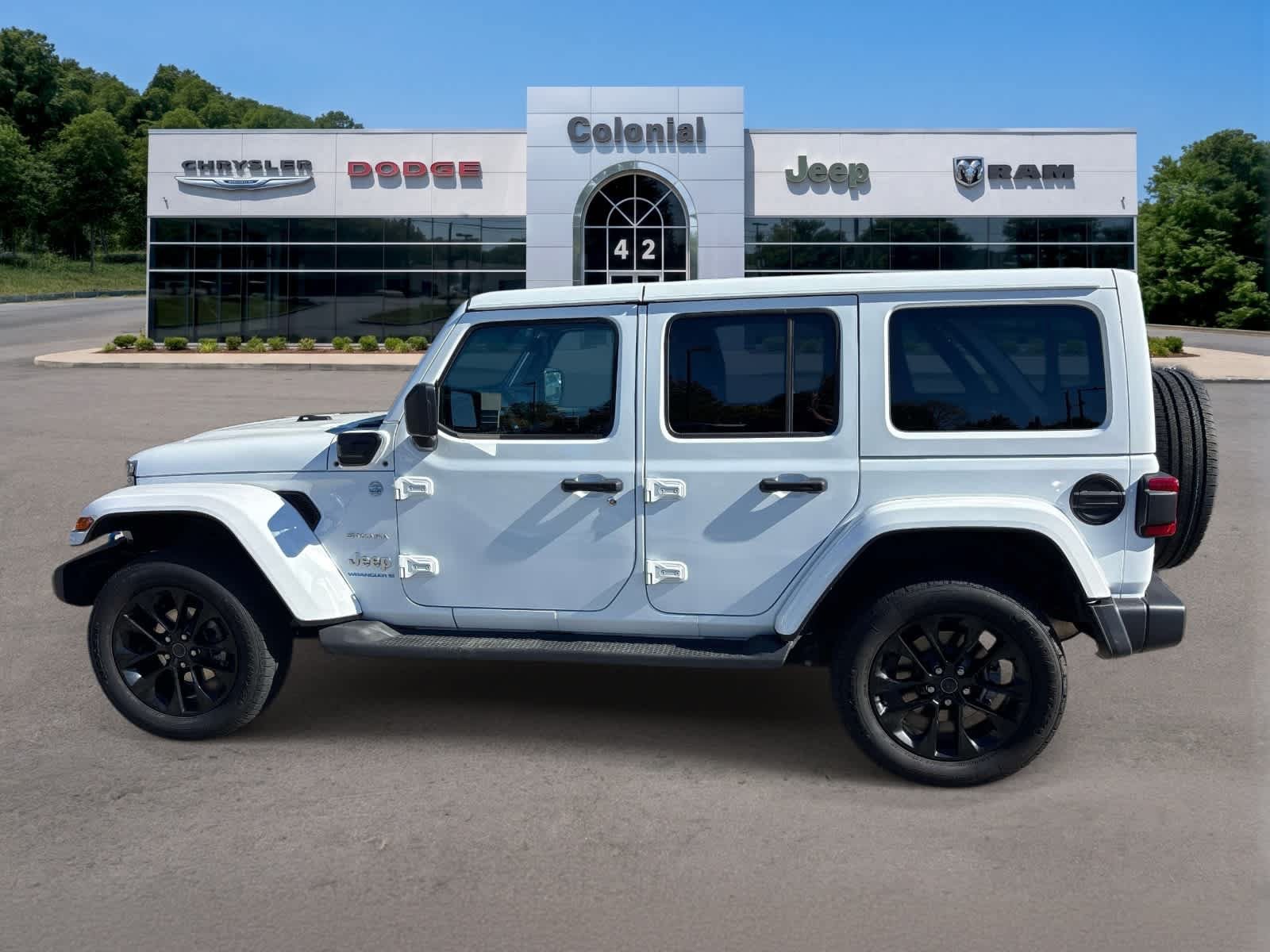 Used 2024 Jeep Wrangler Unlimited Sahara AWD/4WD image 2