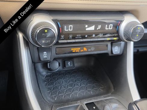 Used 2021 Toyota RAV4 XLE w/ Convenience Package FWD image 20