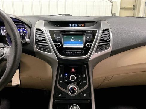 Used 2014 Hyundai Elantra SE w/ Option Group 02 FWD image 6