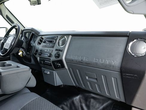 Used 2015 Ford F550 2WD Regular Cab Super Duty image 48