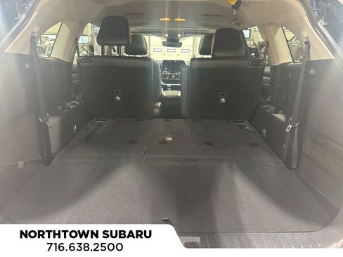 Used 2023 Toyota Highlander L image 12