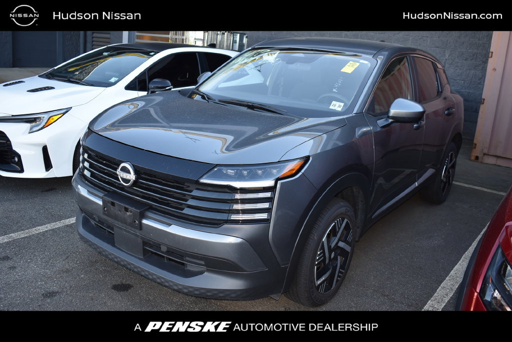 Used 2025 Nissan Kicks SV FWD image 1