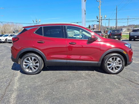 Used 2022 Buick Encore GX Essence w/ Experience Buick Package image 9