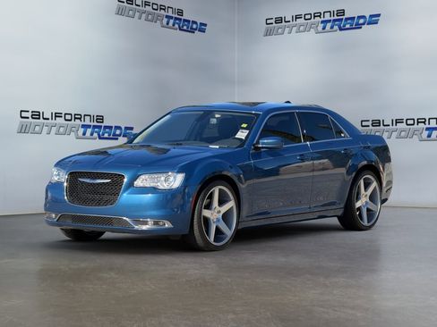 Used 2021 Chrysler 300 Touring w/ Driver Convenience Group RWD image 9