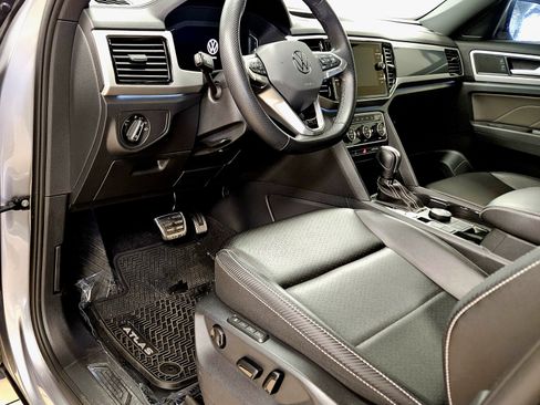 Used 2022 Volkswagen Atlas Cross Sport SEL R-Line image 41