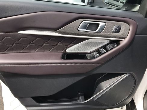 Used 2025 Ford Explorer Platinum w/ Ultimate Package image 13