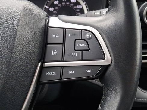 Used 2024 Toyota Highlander LE image 22