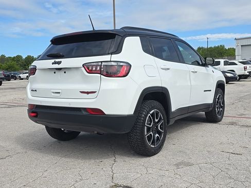Used 2025 Jeep Compass Trailhawk AWD/4WD image 6