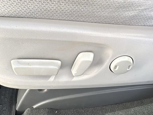 Used 2019 Toyota Sienna LE w/ Carpet Mat Package FWD image 20