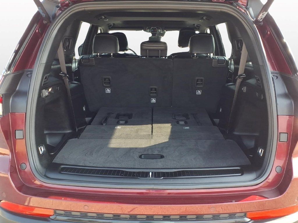 Used 2025 Jeep Grand Cherokee L Altitude RWD image 10