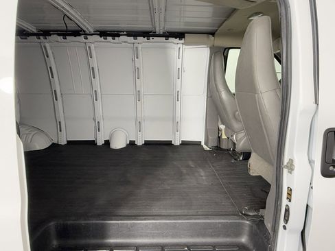 Used 2023 GMC Savana 2500 Extended image 10