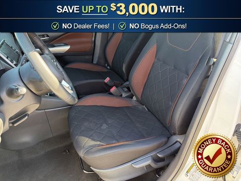 Used 2019 Nissan Kicks SR image 11