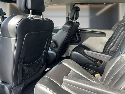 Used 2011 Chrysler Town & Country Limited w/ Trailer Tow Group image 12